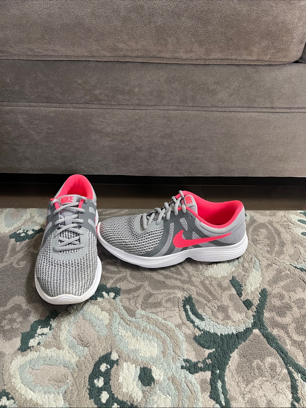 Nike Revolution 4 Girls Grey/Pink Shoes